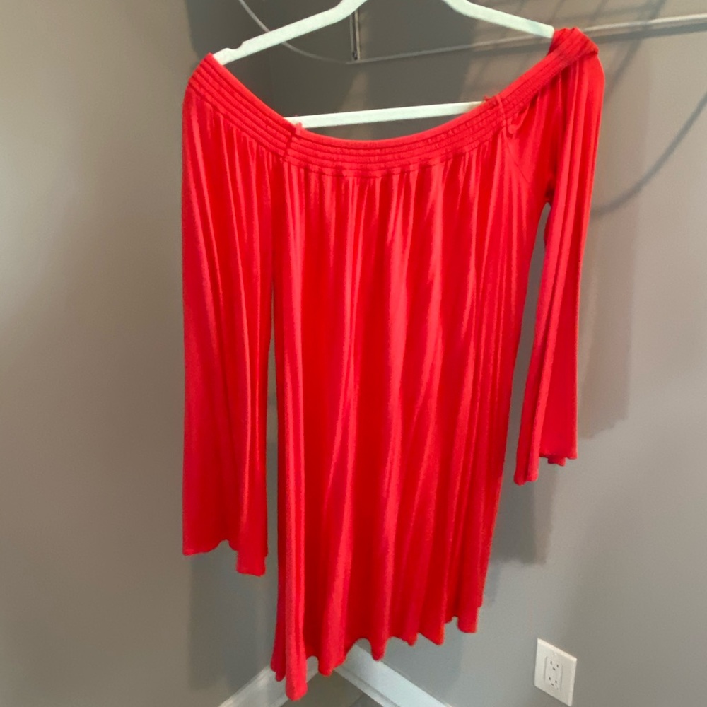 Express off shoulder